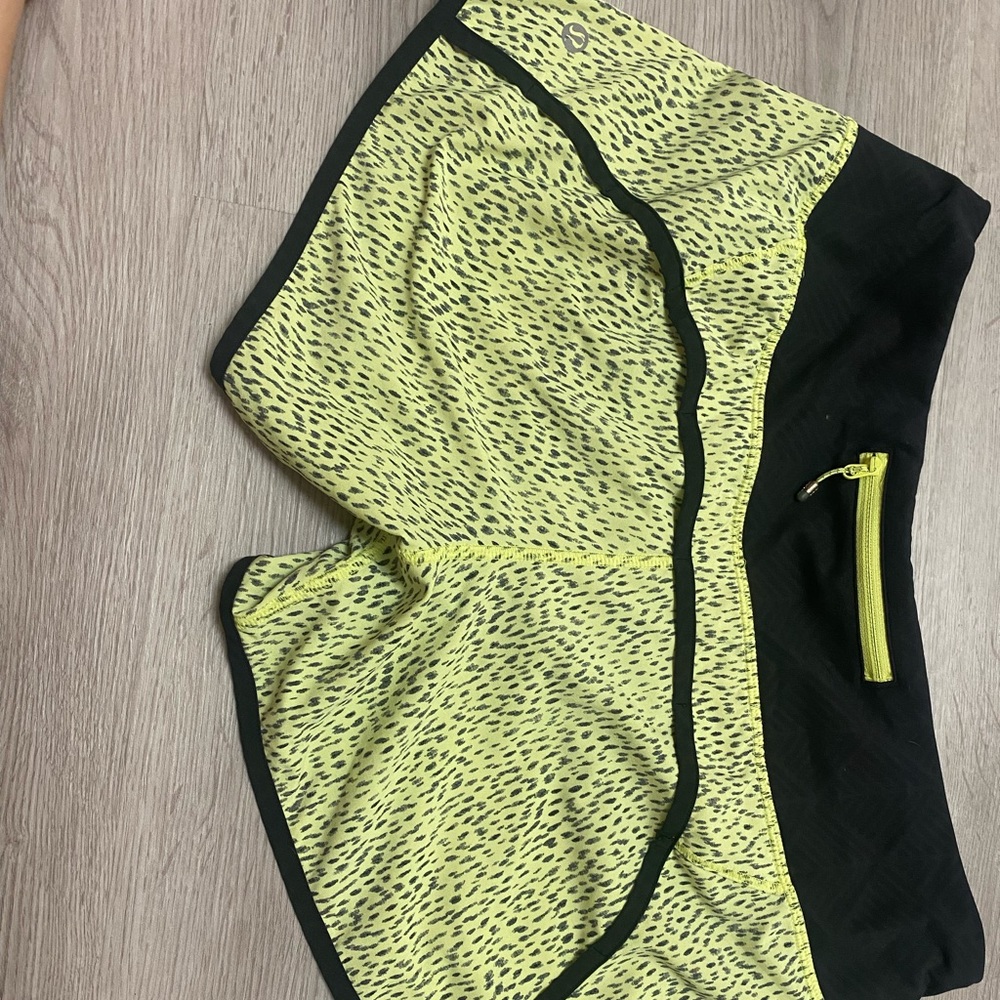 Lululemon Speed Up shorts SIZE 8